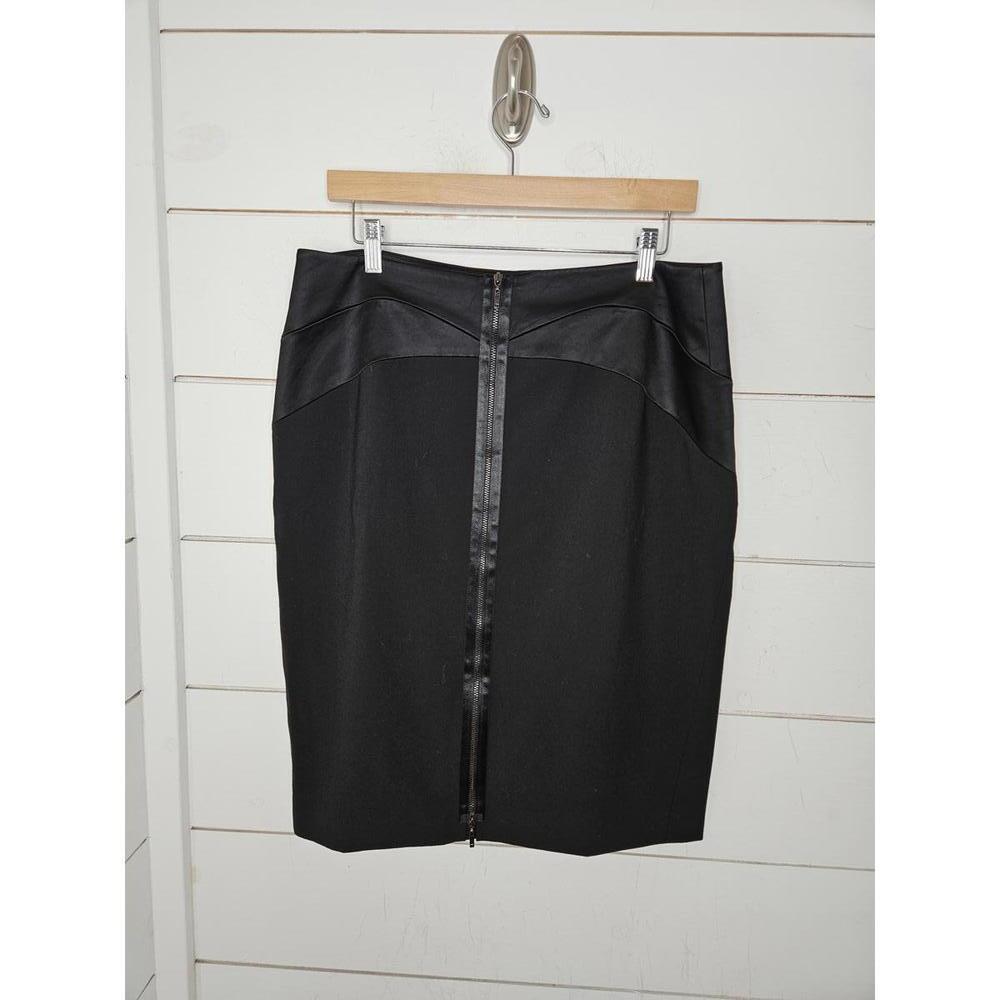 Antonio Melani Size 12 black skirt. Total back zip closure.